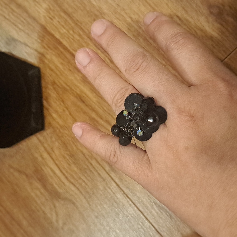 Guess ring Size 6.5